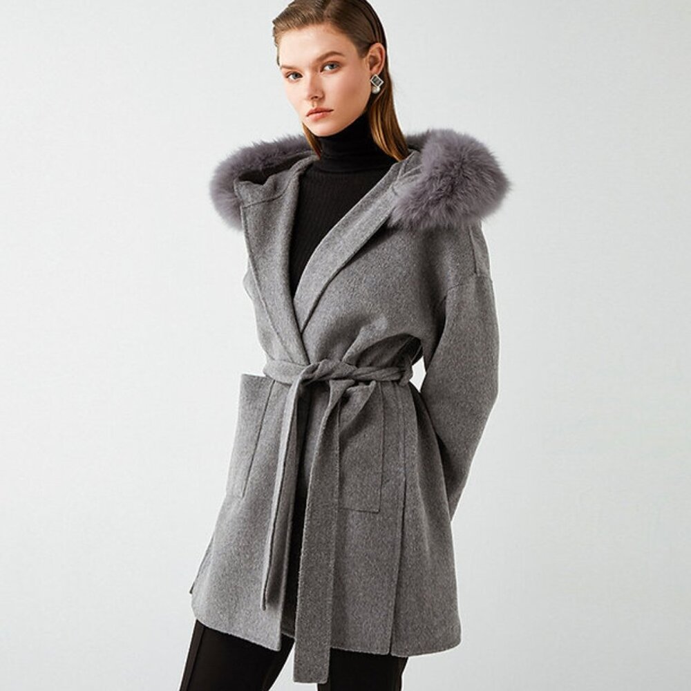 New Elegant Grey 100% Wool Coat with Fur Hood – Timeless Winter Style
